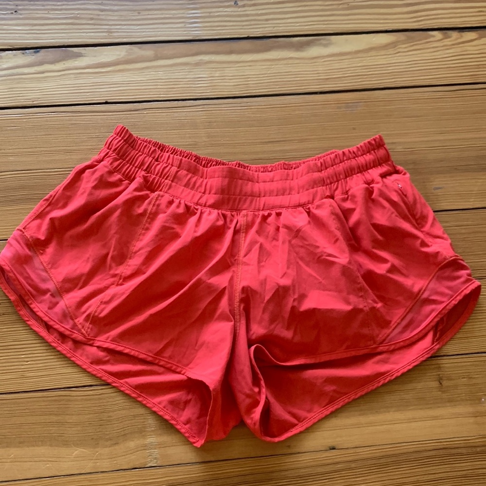 Lululemon hotty hot shorts high rise 2.5” size 8
